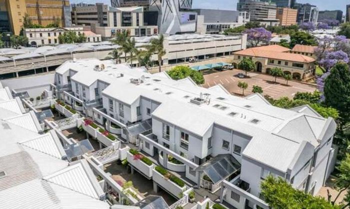 To Rent: Spacious 3-Bedroom Townhouse in Melrose North with Wi-Fi and private patios.