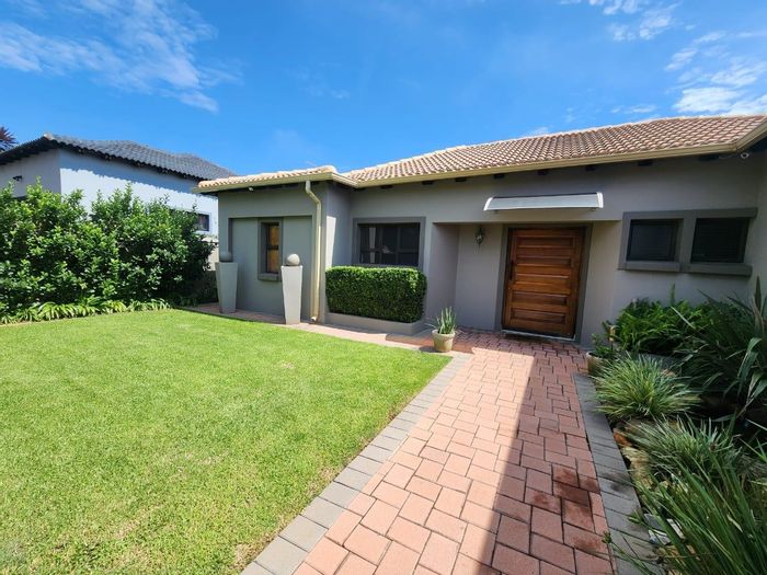Property #2376532, Townhouse Rental Monthly in Honeydew Ridge