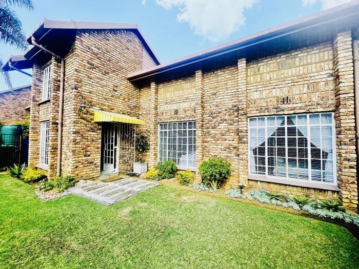 Townhouse for Sale in Vryheid Central: Includes garage, water tanks, and communal pool.