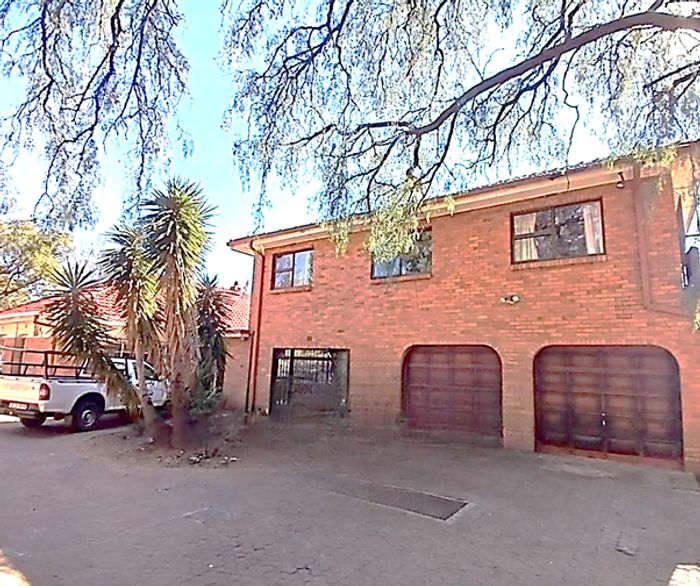 For Sale: Spacious 8-bedroom house in Parkhill Gardens with multiple income options.