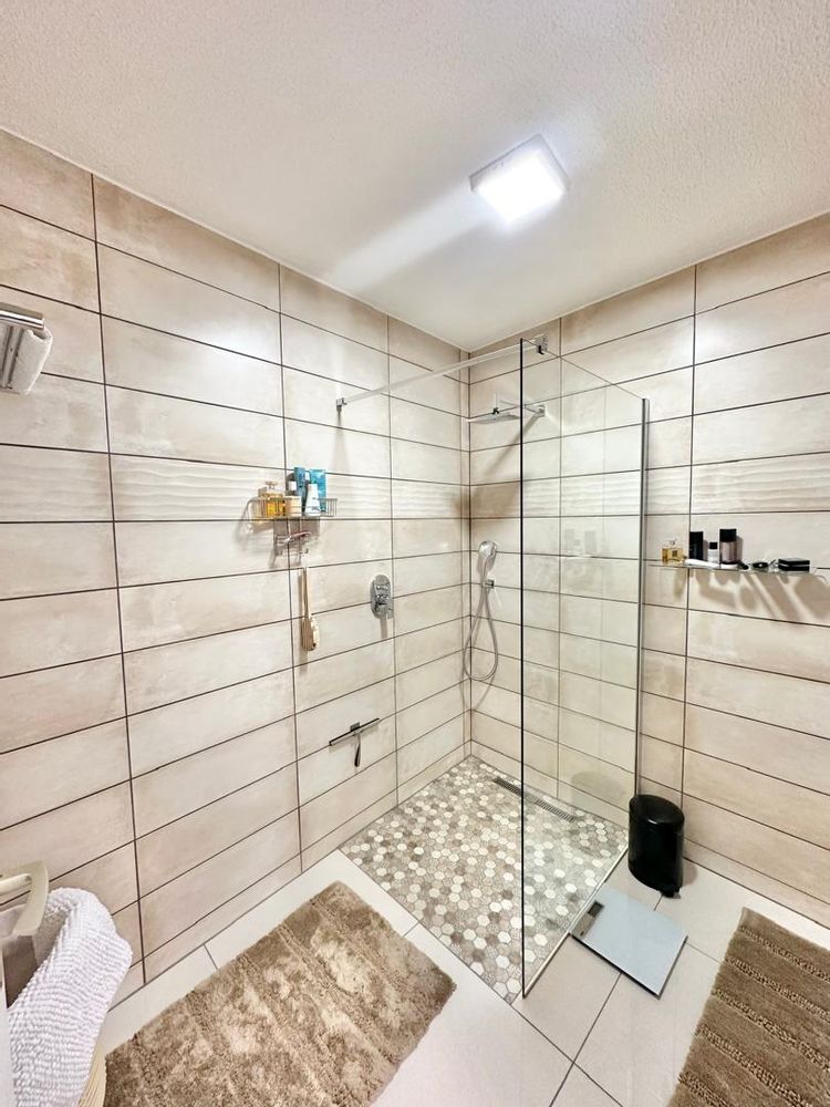Guest bathroom with shower