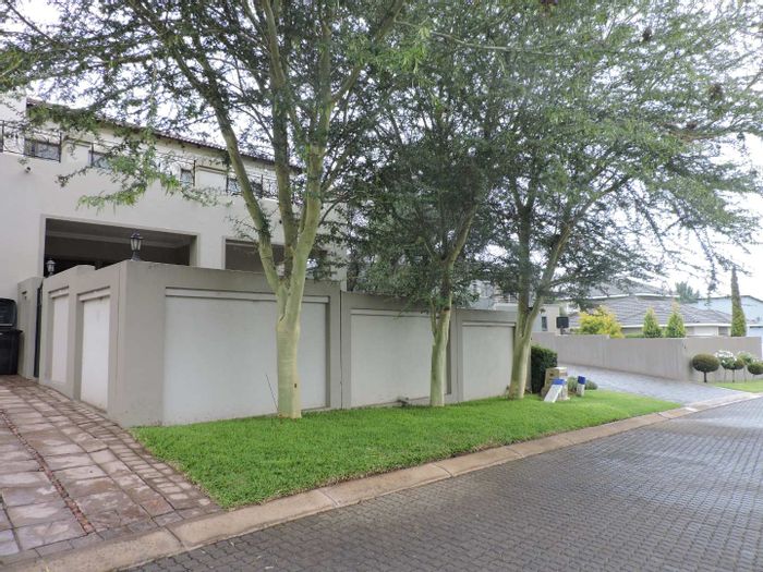 Property #2077014, House rental monthly in Fourways