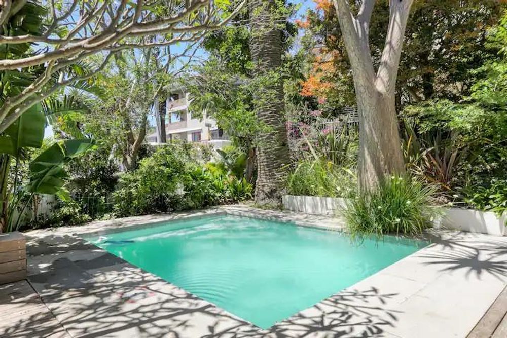 Oranjezicht House To Rent 3 bedrooms, heated pool, garden, secure