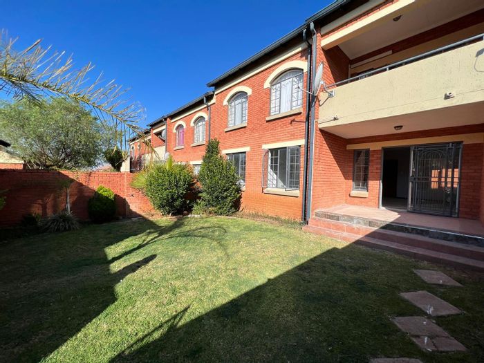 Property #2054441, Townhouse rental monthly in Mooikloof Ridge