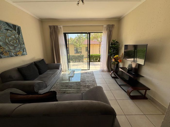 Lonehill Apartment For Sale: 1 bed, secure estate, clubhouse, pool, garden access.