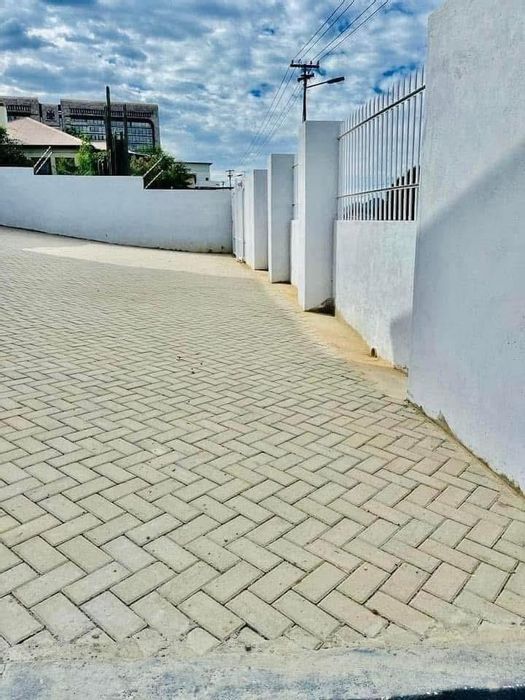 For Sale: House in Windhoek North with 3 bedrooms, office potential, and outbuildings.