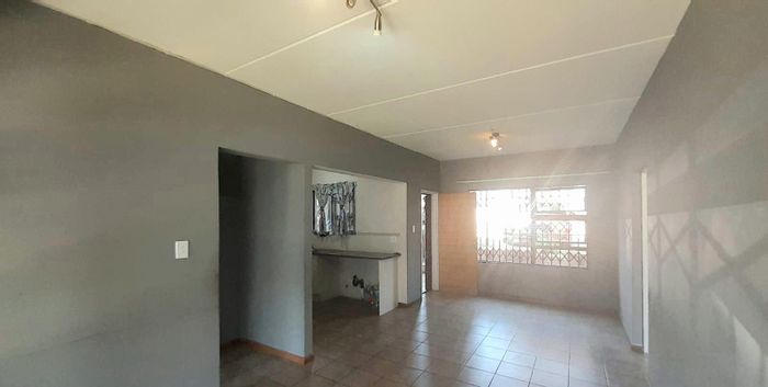Honeydew Apartment For Sale: 2 beds, private garden, near schools and shopping.