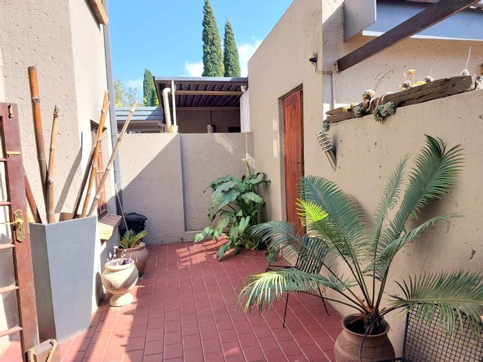 Property #2152857, Townhouse for sale in Glen Marais