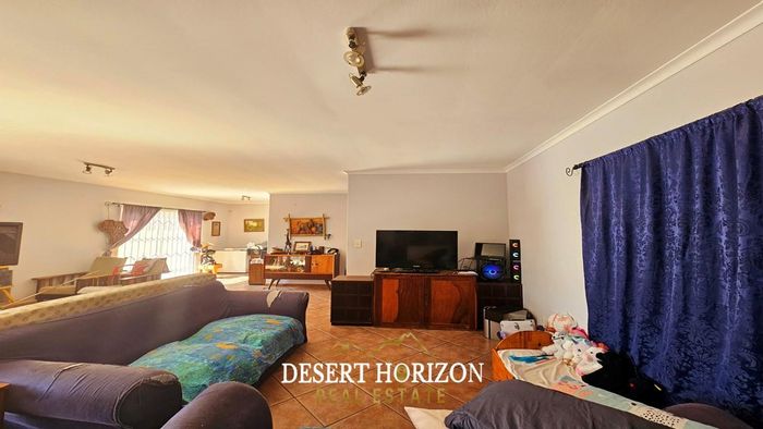 Ocean View House For Sale: Main dwelling, separate flat, double garage, indoor braai.