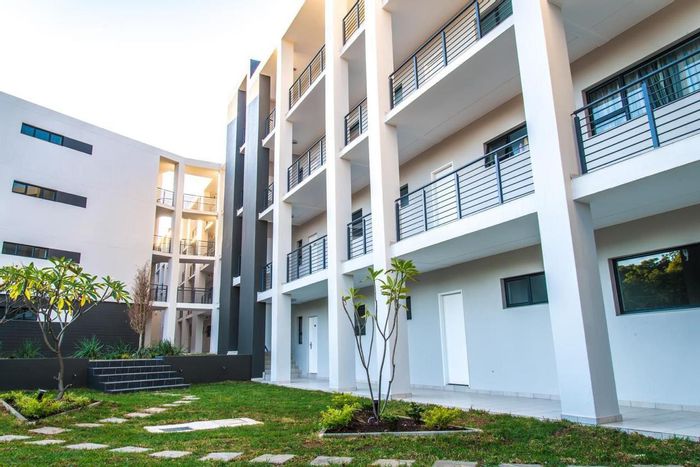 North Riding Apartment For Sale: 1 bed, garden, near shops and schools.