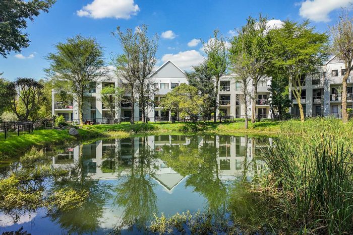 For Sale: Apartment in Magaliessig with 2 bedrooms, pool, clubhouse, and security.