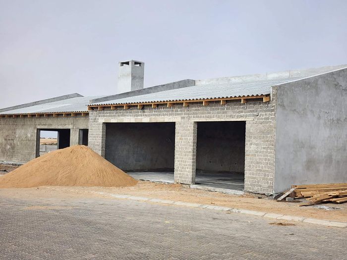 For Sale: House in Sunbay with 3 bedrooms, en-suites, and 3 garages.