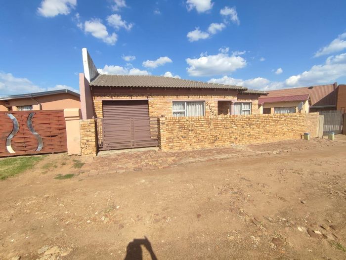 Property #2155094, House for sale in Tsakane Ext 11