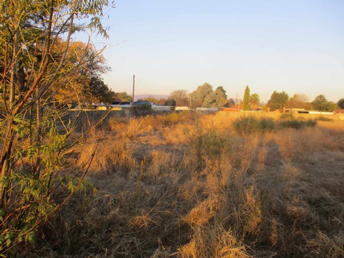 Vacant Land Residential in Daleside, 2,552 m², walled, services available. For Sale.