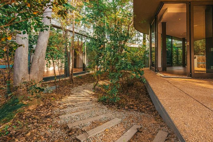 For Sale: House in Steyn City with 4 en-suite bedrooms, outdoor entertainment area.