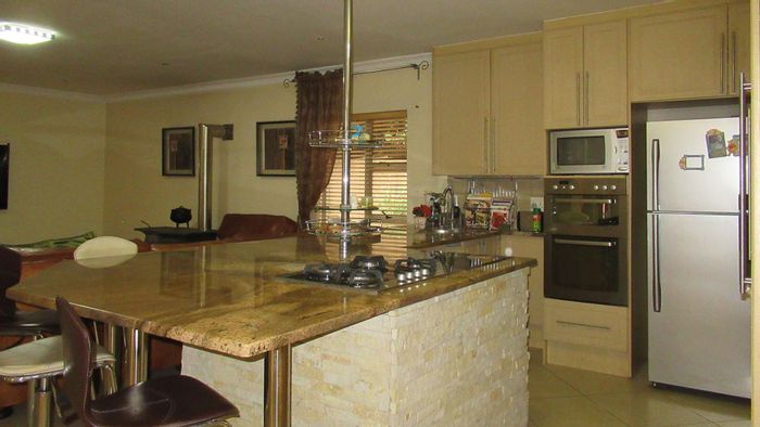 For Sale: Spacious Ruimsig House with 5 Bedrooms, Pool, and Multiple Living Areas.