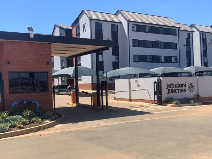 For Sale: Apartment in Jabulani with parking, near mall and schools.