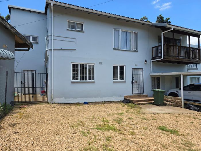 3-Bedroom House To Rent in Bothas Hill with shared garden and pet-friendly policy.