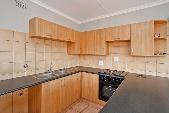 Property #2392626, Apartment For Sale in Bedford Gardens
