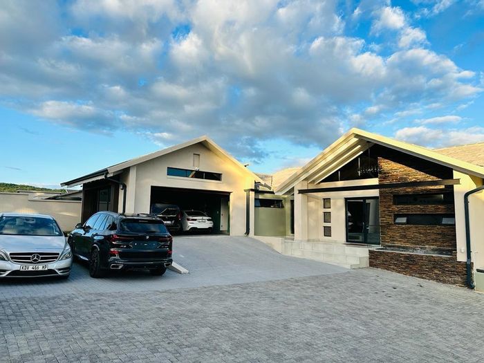 Drum Rock House For Sale: 5 beds, cinema, double garage, low-maintenance garden.