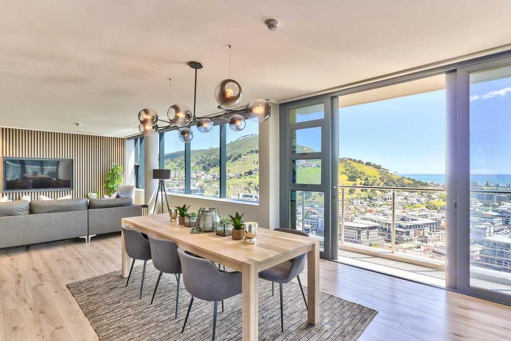 Exquisite Sky Penthouse on the 33rd floor with Atlantic Ocean , Signal Hill, V&A Waterfront views
