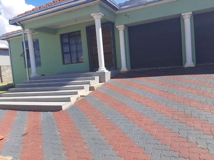 Ohenimuri House For Sale: 3 beds, double garage, garden, plus separate cottage.