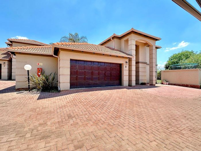 Property #2198356, House for sale in Six Fountains Residential Estate