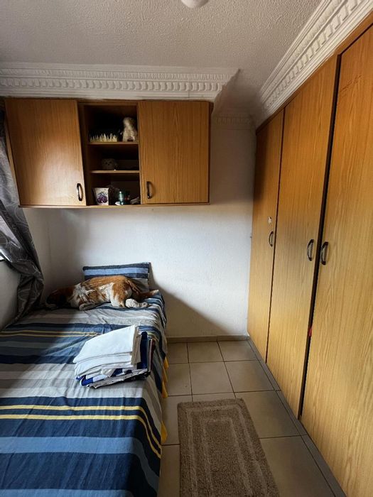 Three-bedroom house for sale in Soshanguve Central with ample land and parking.