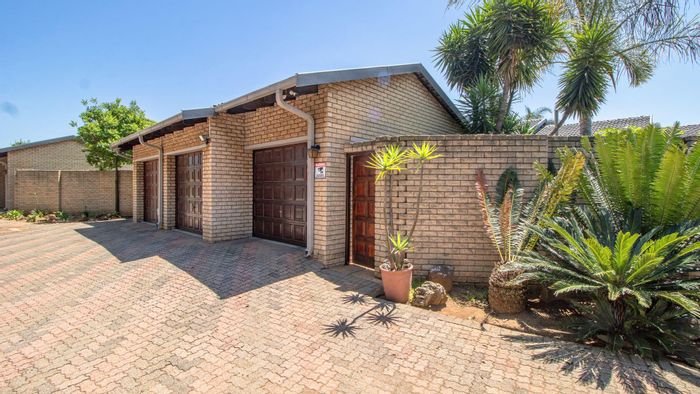For Sale: 3-Bedroom Townhouse in Beyerspark with double garage and private garden.
