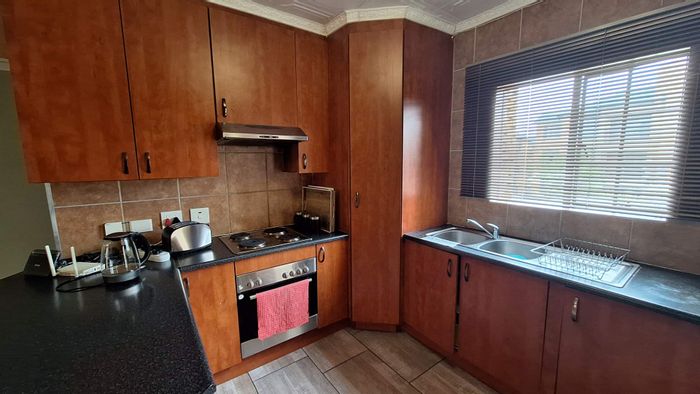 North Riding Apartment To Rent: Open-plan living, balcony with braai, 24-hour security.