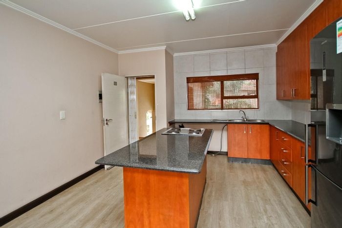 Property #2228948, Apartment rental monthly in Sunninghill