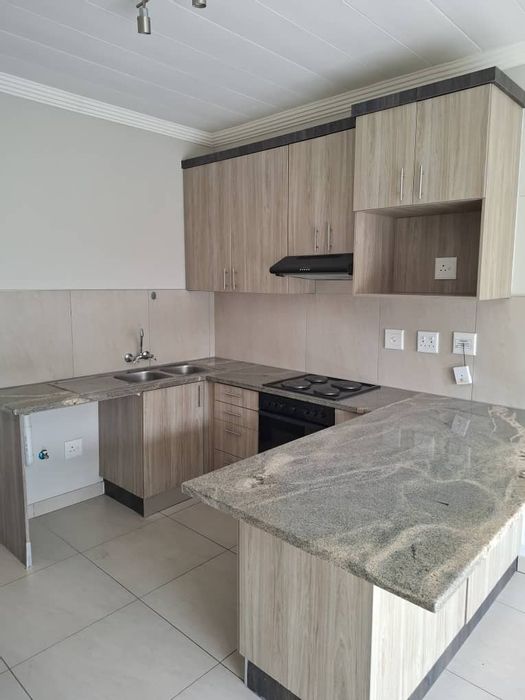 Property #2418948, Townhouse For Sale in Pioniers Park Ext 1