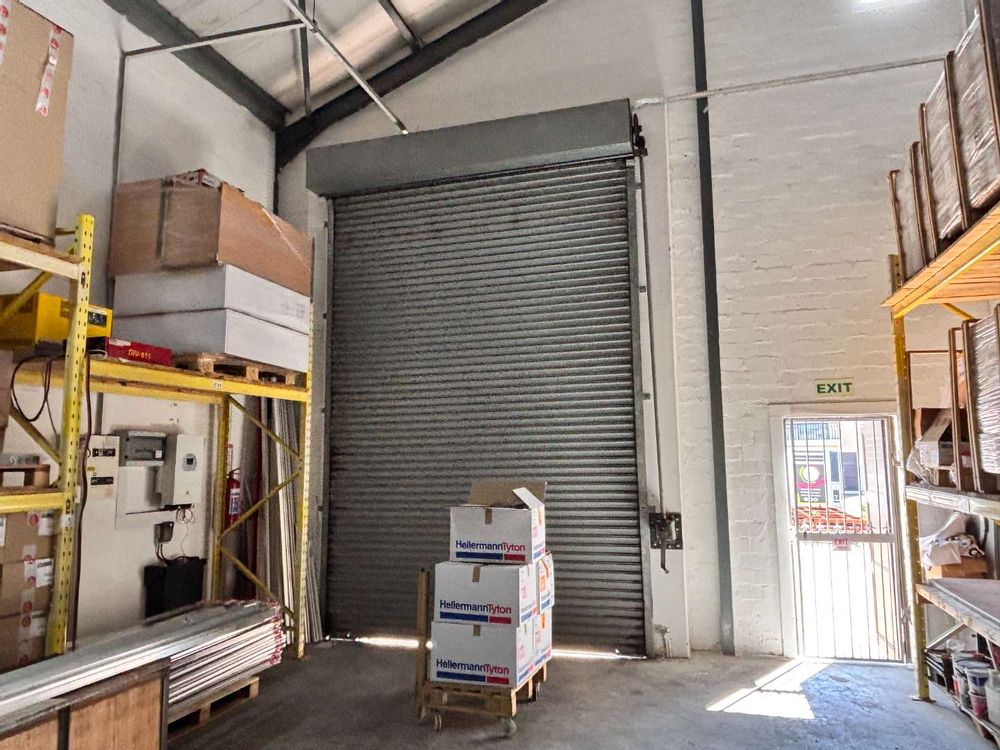 Roller shutter door