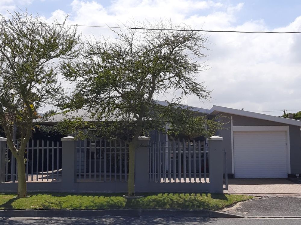 Modern 3Bedroom House For Sale in Vasco Estate, Goodwood 2087115