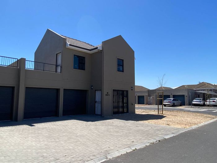 3-Bedroom Townhouse For Sale in Kraaifontein Central with Double Garage and Balcony.