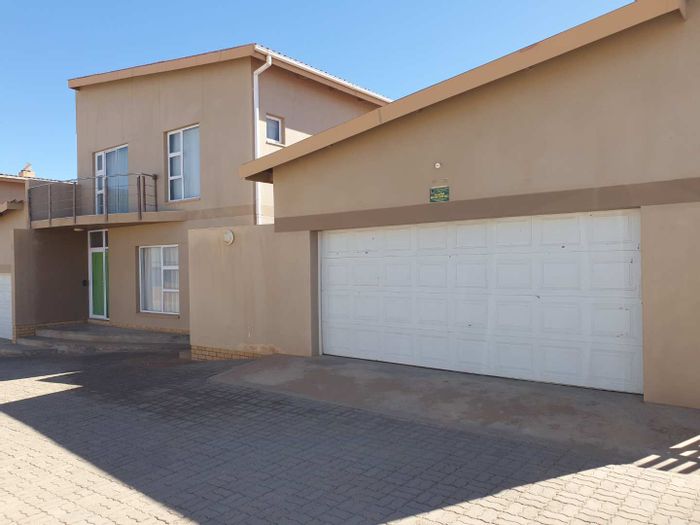 Property #2257389, Townhouse for sale in Henties Bay Central