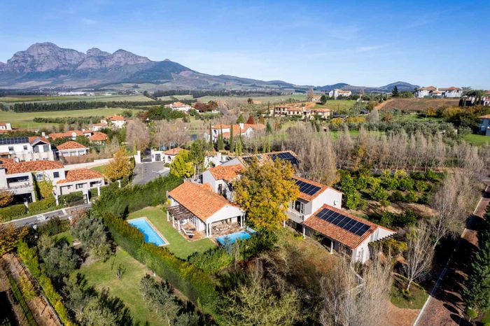 For Sale: Spacious house in Paarl South with dual apartments, pools, and solar power.