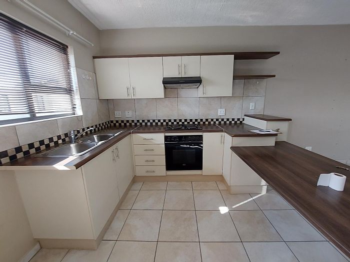 Property #2413502, Townhouse For Sale in Rocky Crest