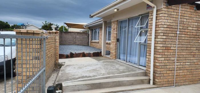 Property #2156272, Townhouse for sale in Beacon Bay