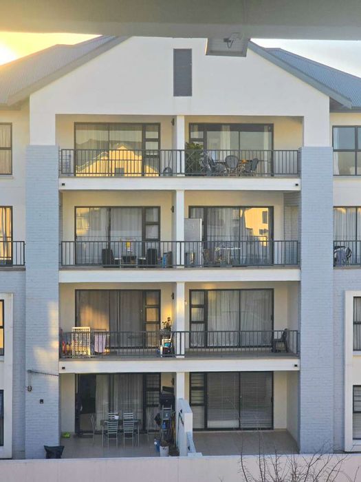 Petervale Apartment For Sale: 1 Bed, Gym, Pool, 24/7 Security, Convenient Location.