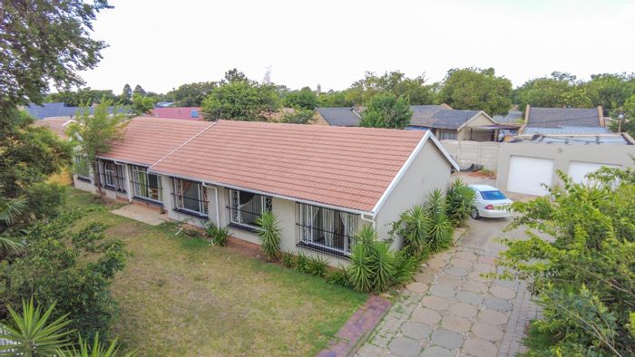 House For Sale in Mackenzie Park: Open-plan living, study, garden, double garage.