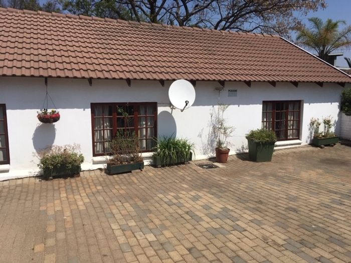 Property #1862841, Garden Cottage rental monthly in Craighall Park