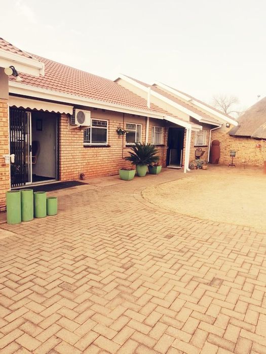 Family Home for Sale in Oberholzer with Spacious Layout and Entertaining Areas