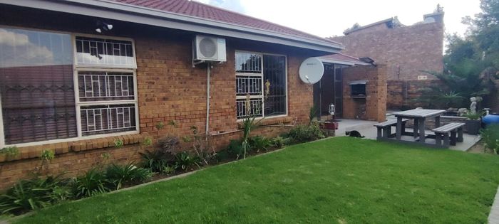 New Redruth House For Sale: Enclosed patio, koi pond, garage, security features.