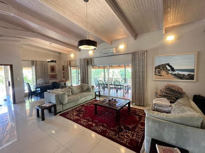 House for Sale in Eros: 4 Bedrooms, Pool, Bar, Office Space, 3 Garages.