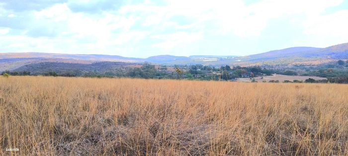 16.2-hectare small holding in Rustenburg Rural with borehole and fencing. For Sale.