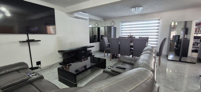 Property #2472593, House For Sale in Kleine Kuppe