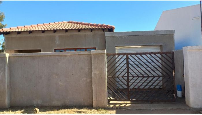 House for Sale in Orange Farm: 2 Bedrooms, 2 External Rooms, Prime Location!