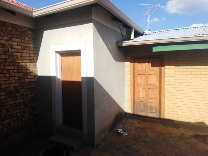 Property #2176131, House rental monthly in Heuweloord & Ext