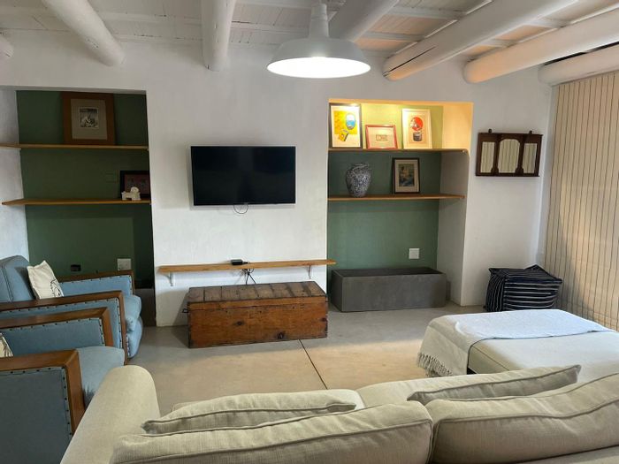 For Sale: House in Aquapark with pool, garden, flatlet, and security features.